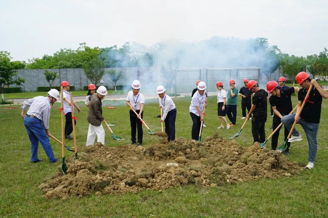 我校举行综合实验实训场所项目工程奠基仪式